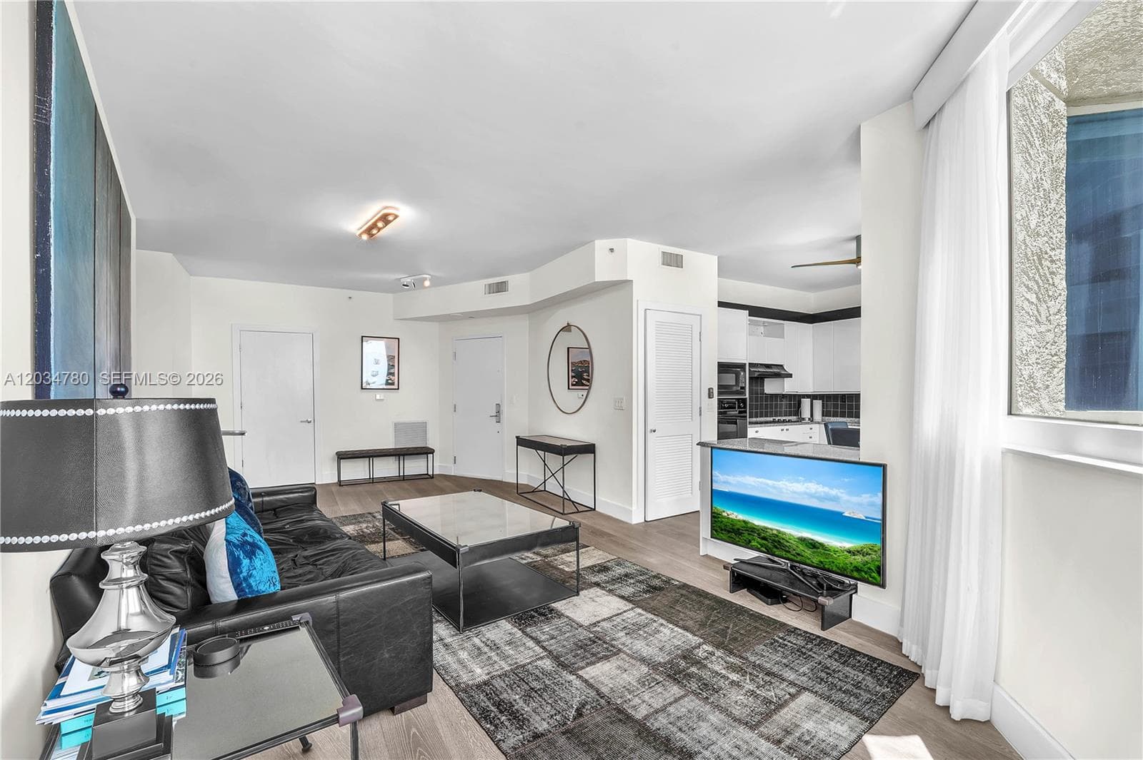 300 S POINTE DR 809 photo 5