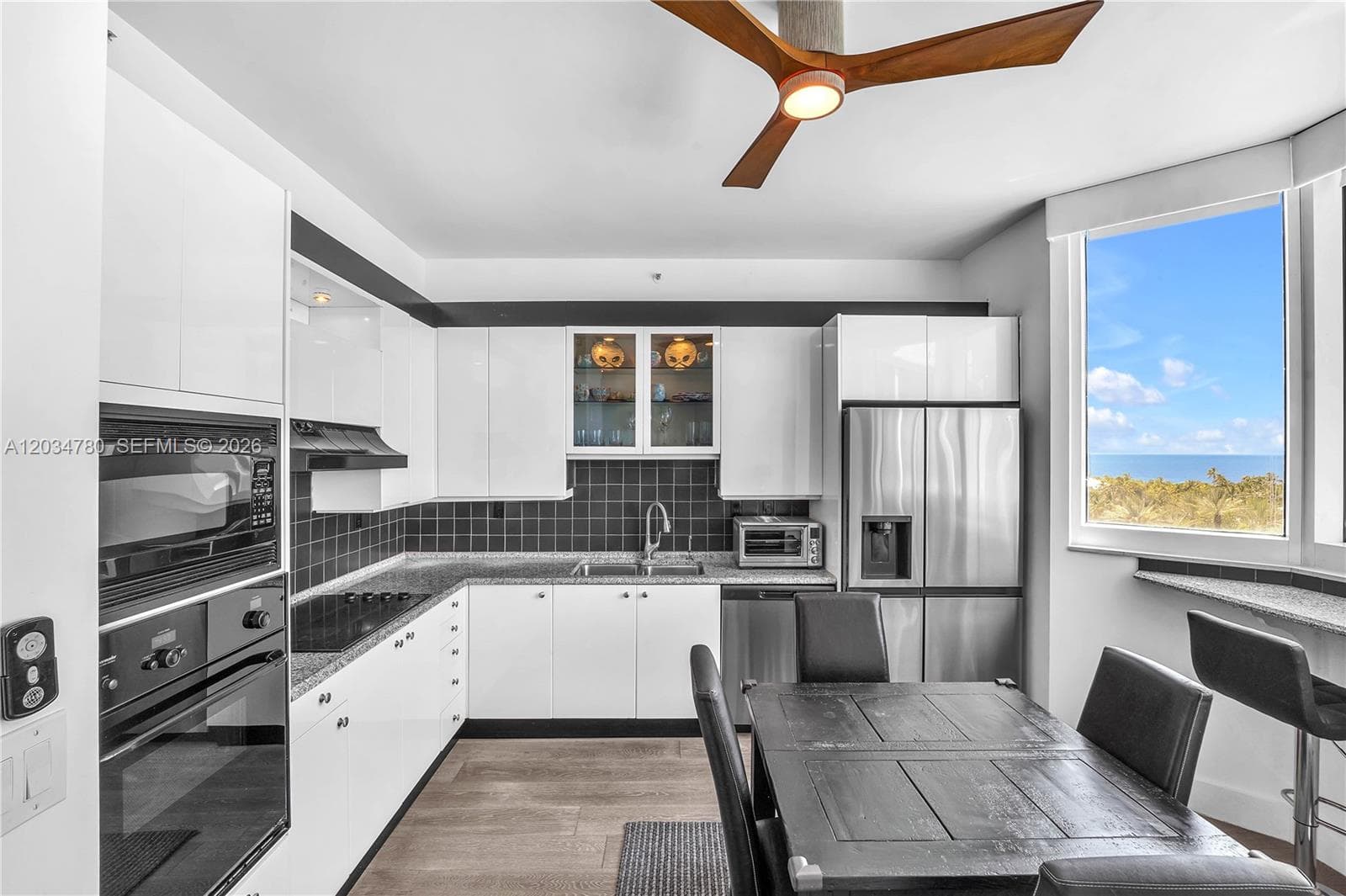 300 S POINTE DR 809 photo 8