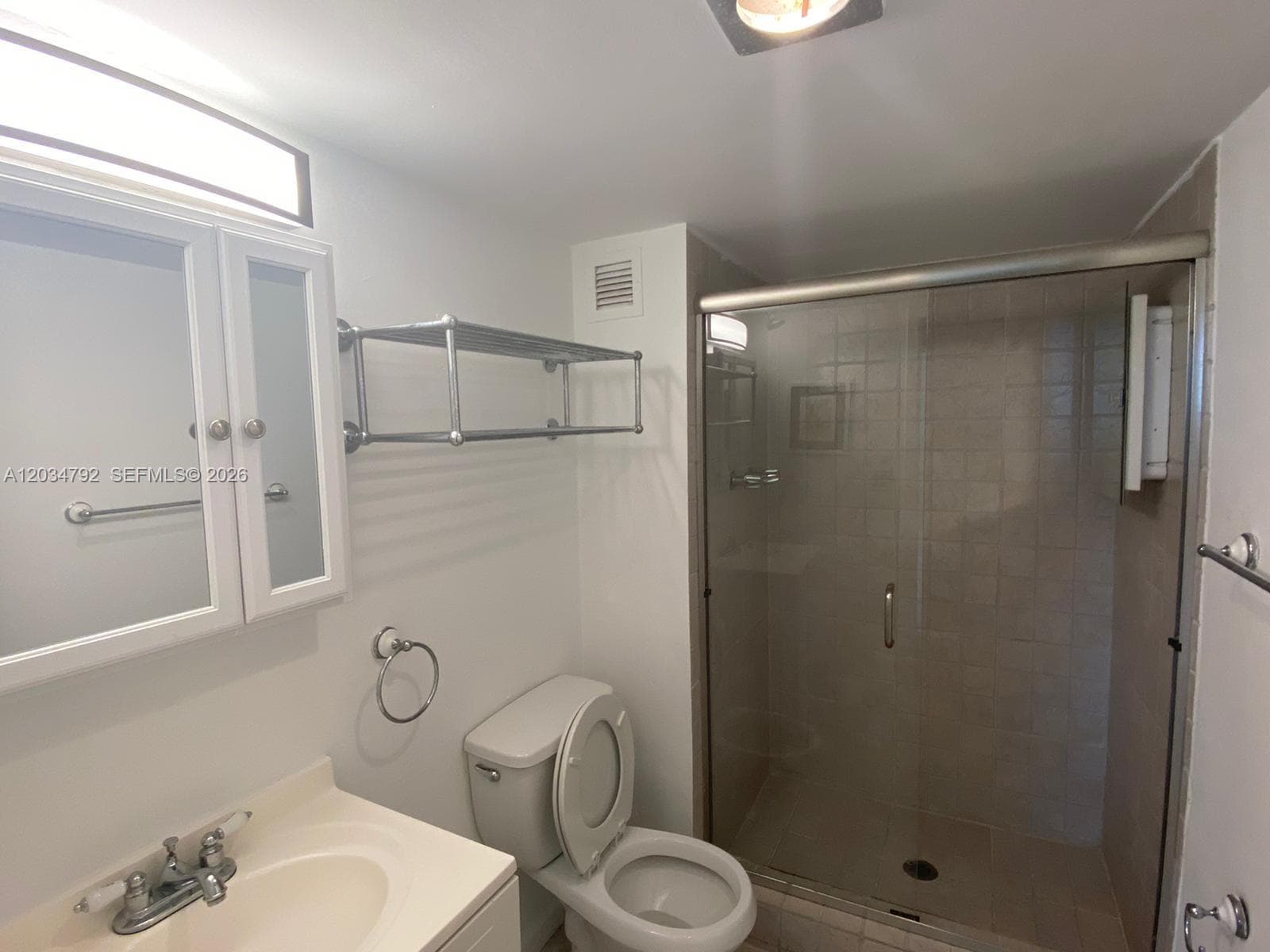2450 NE 135th St 1012 photo 16