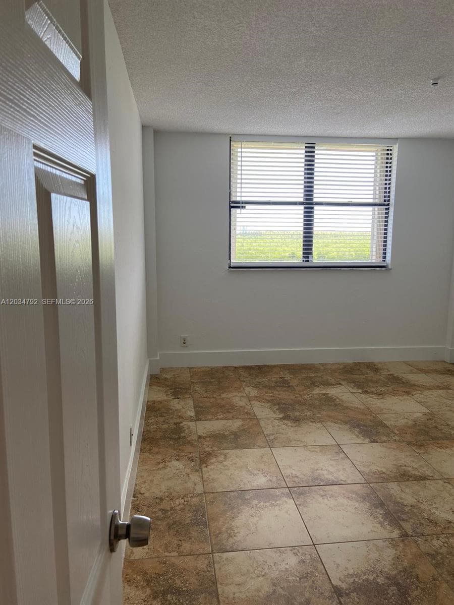2450 NE 135th St 1012 photo 18