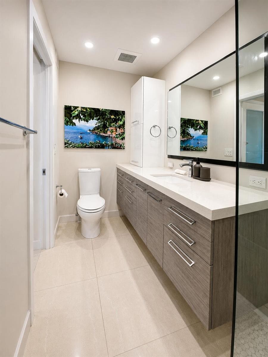 1201 S Riverside Drive 307 photo 5