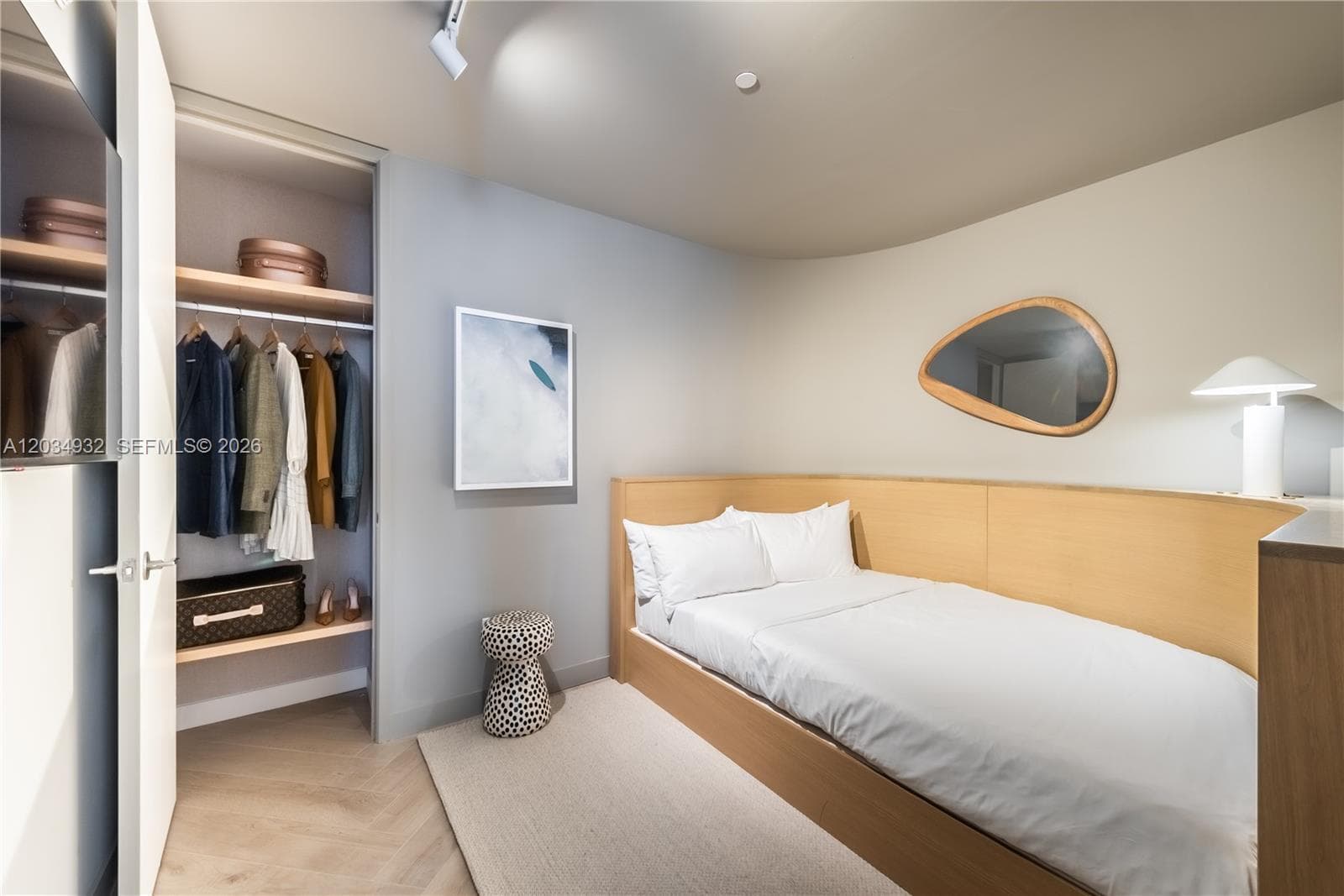 2201 Collins Ave 1019 photo 4
