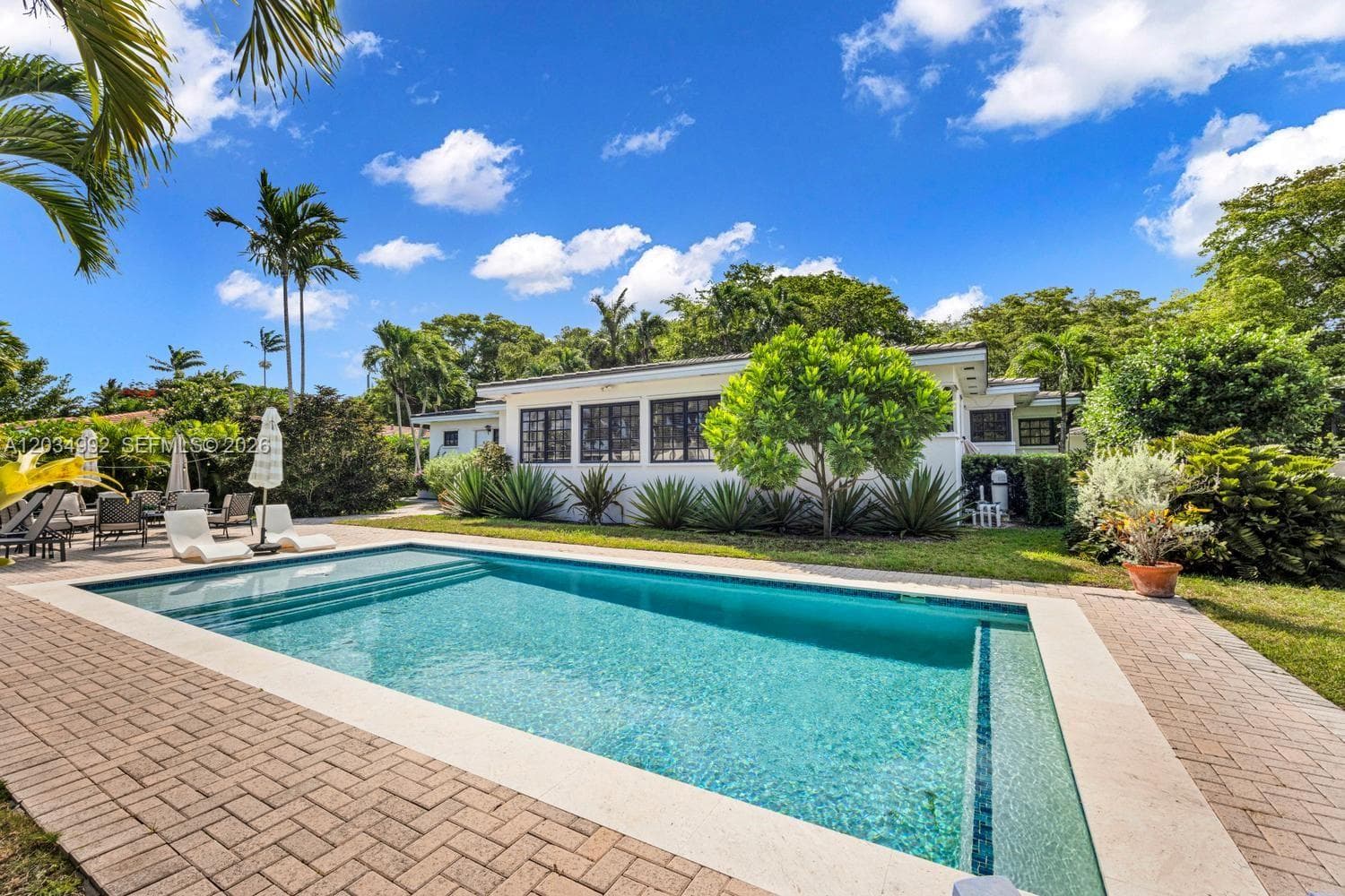 740 Jeronimo Dr photo 2