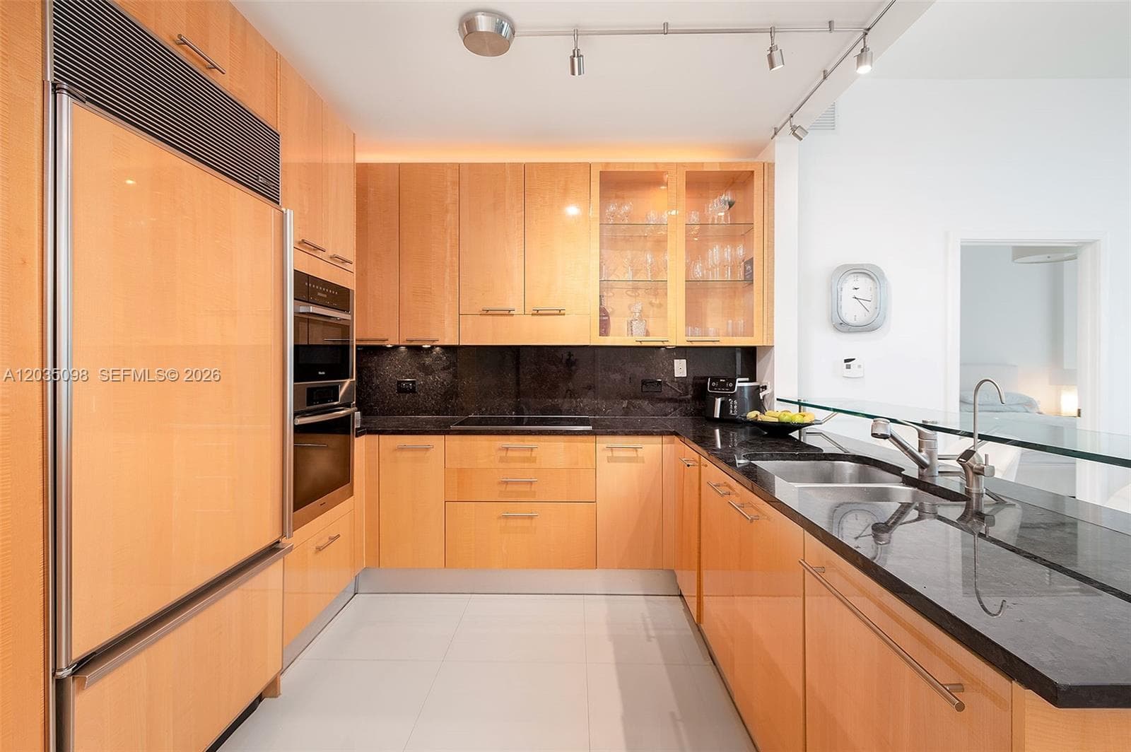 6799 Collins Ave 510 photo 4