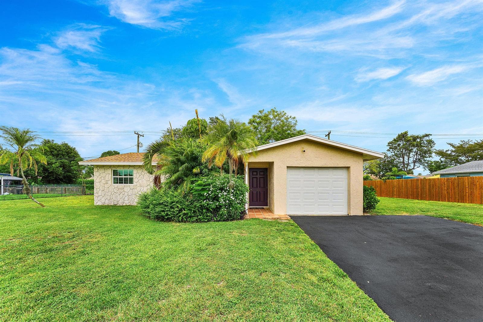 3150 Pinehurst Drive photo 1