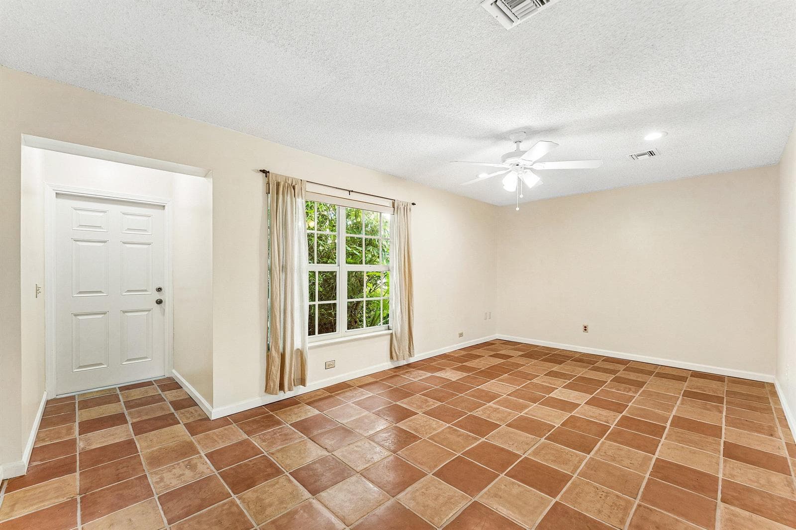 3150 Pinehurst Drive photo 4