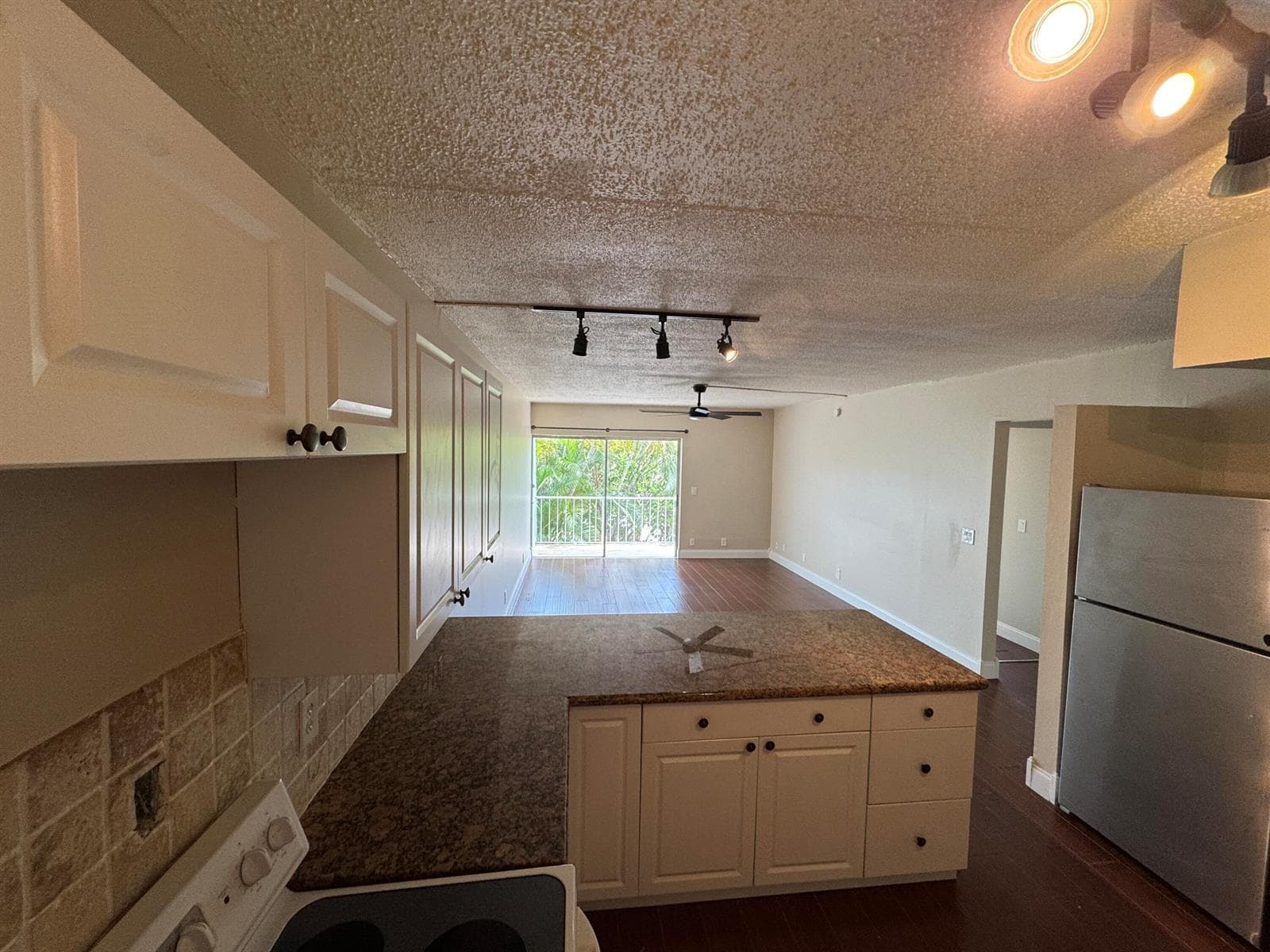 725 Hummingbird Way 210 photo 14