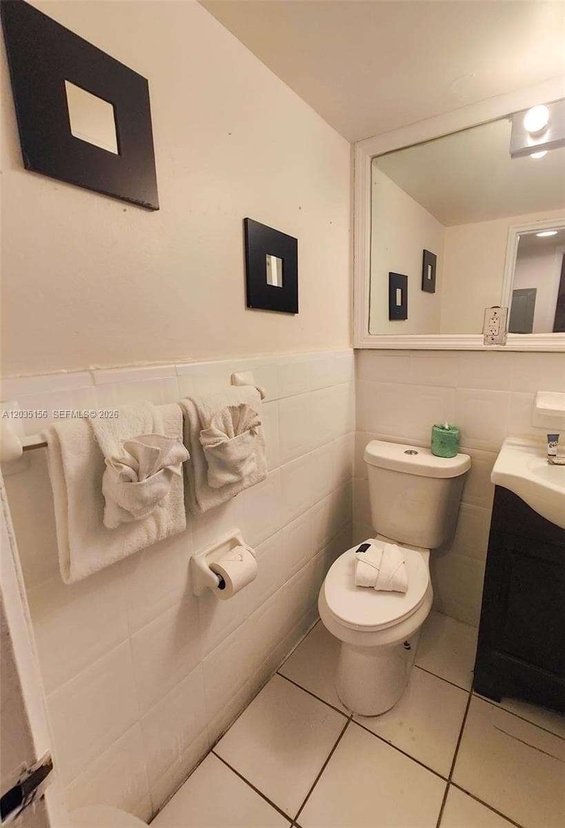 6345 Collins Ave 830 photo 12