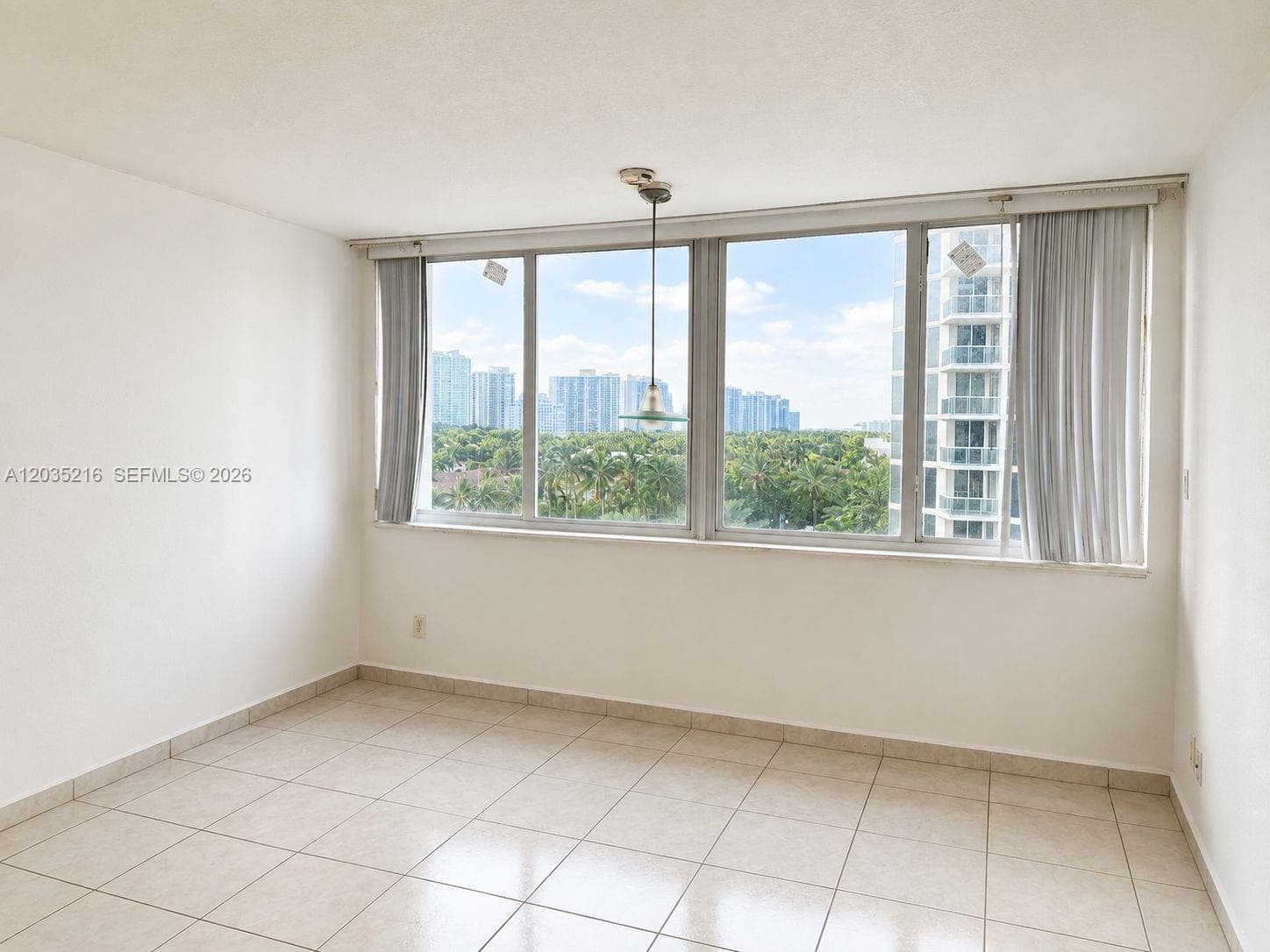 19201 Collins Ave 527 photo 12