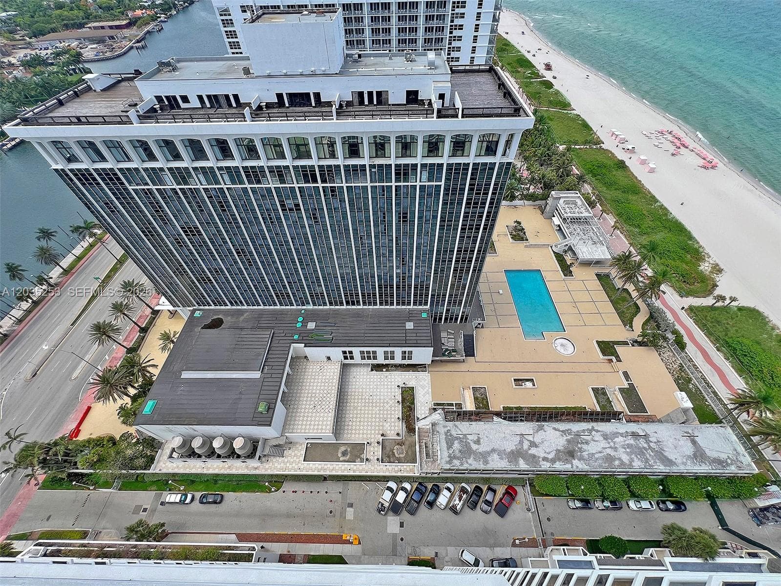 4779 Collins Ave 2708 photo 2
