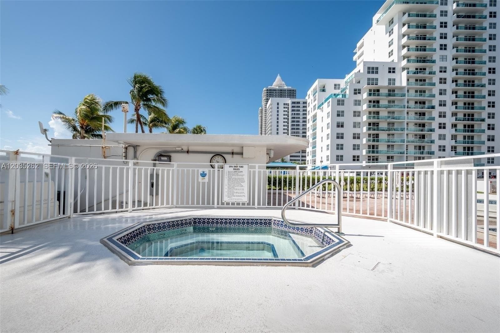5005 Collins Ave PH02 photo 18