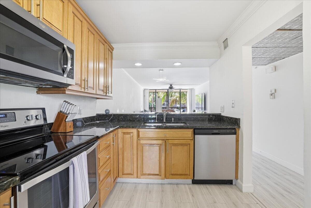 16 Royal Palm Way 205 photo 6