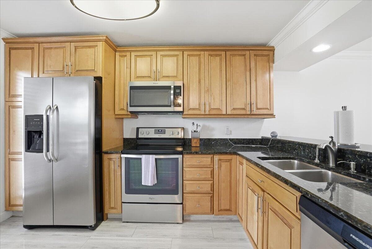 16 Royal Palm Way 205 photo 4
