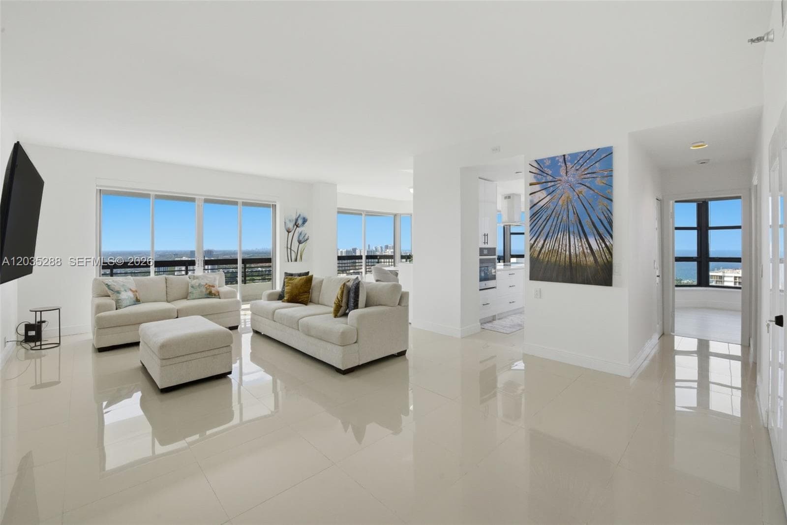 3500 Mystic Pointe Dr PH5 photo 4