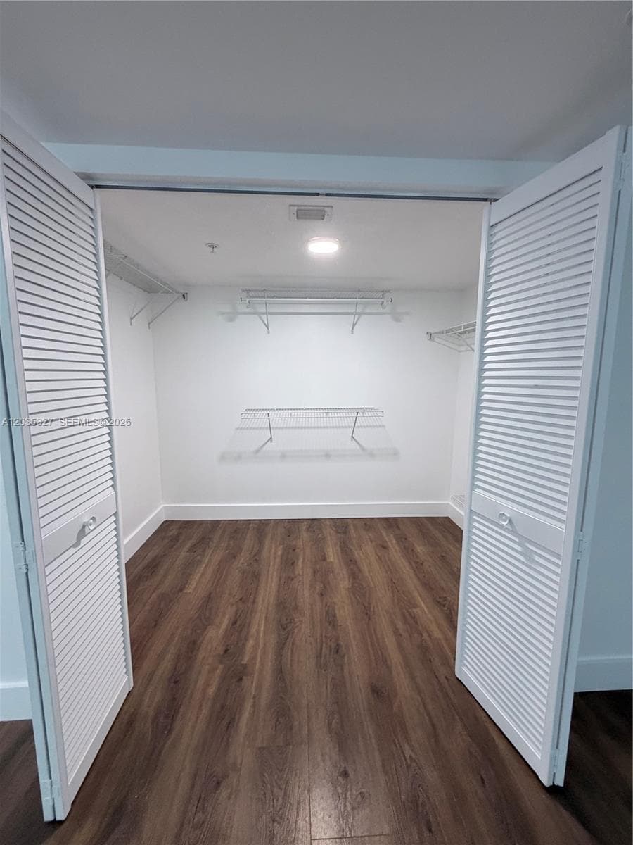 1800 N Bayshore Dr 3511 photo 7