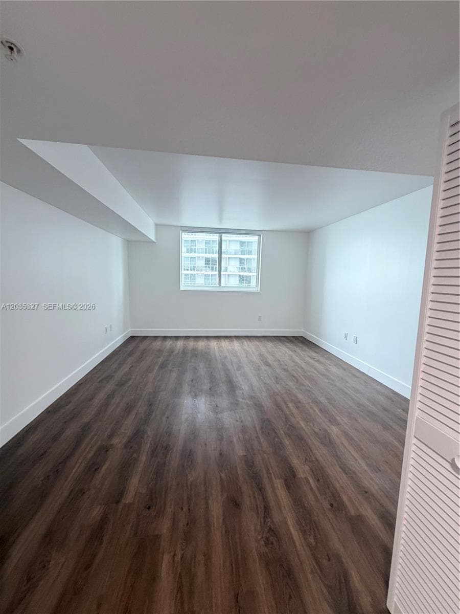 1800 N Bayshore Dr 3511 photo 4