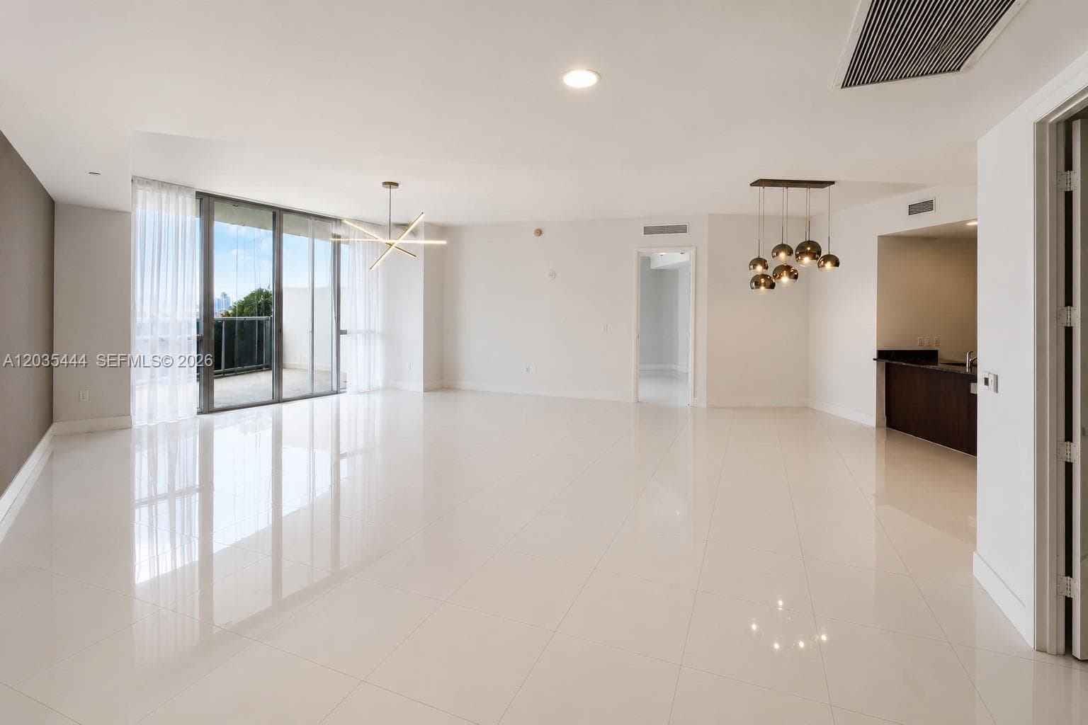 15901 Collins Ave 403 photo 2