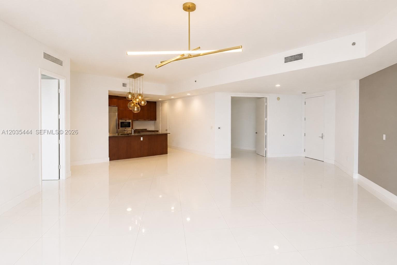 15901 Collins Ave 403 photo 4