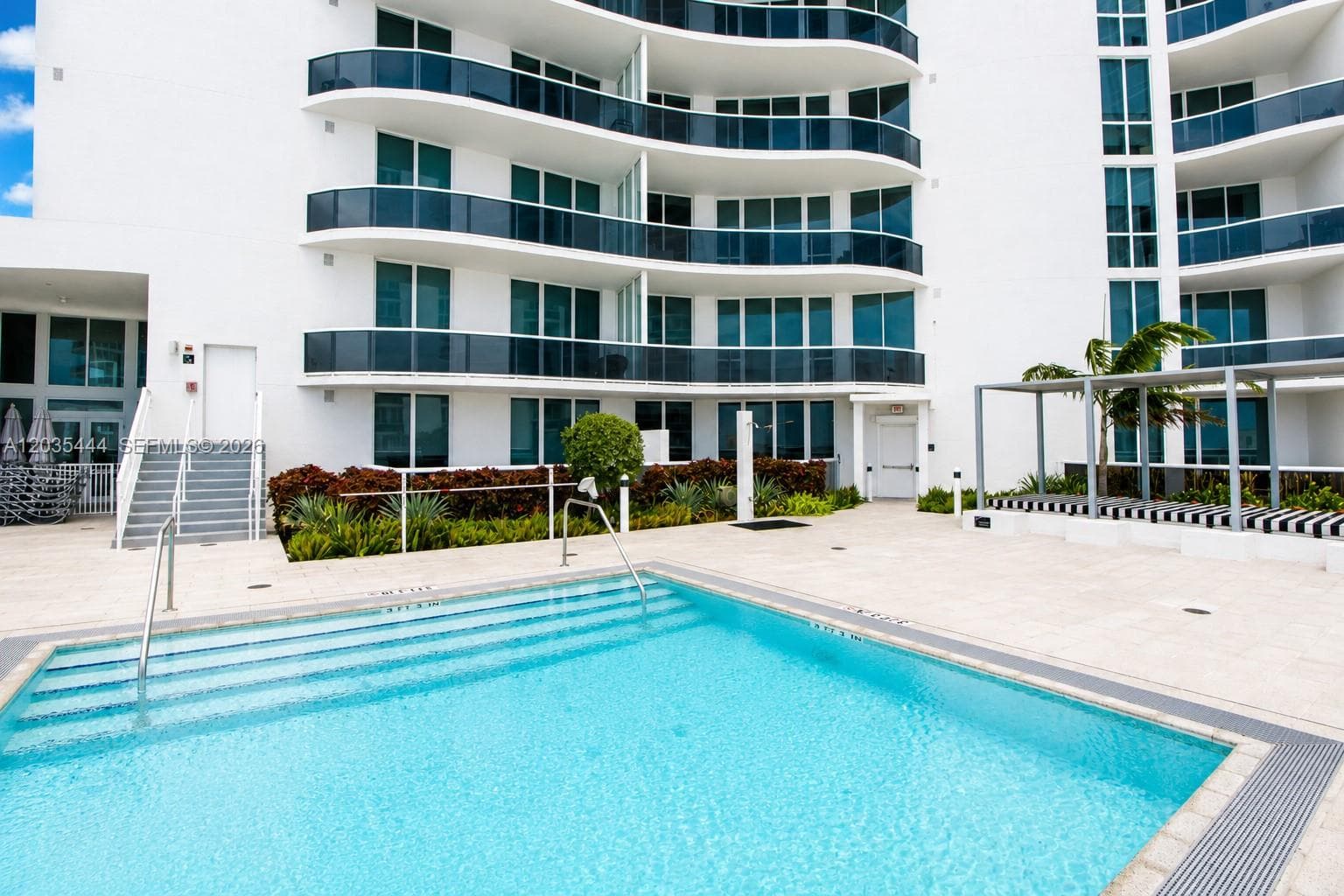 15901 Collins Ave 403 photo 25