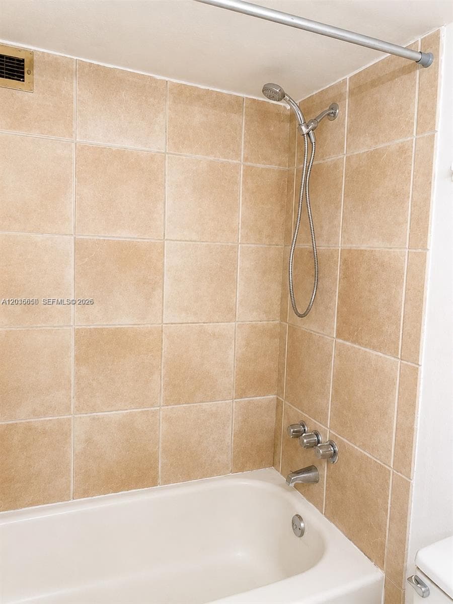 6770 Indian Creek Dr 6R photo 12