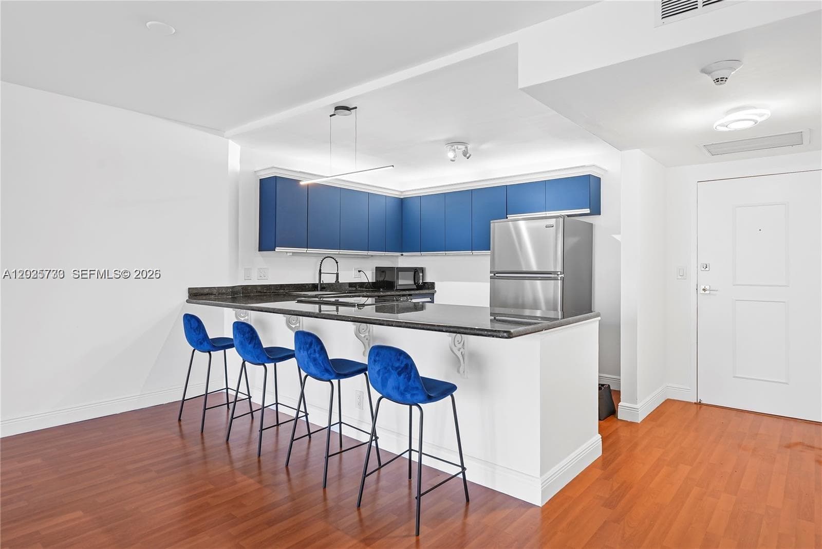 2500 Parkview Dr 1503 photo 2