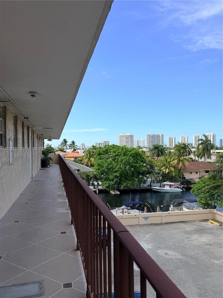 2903 N Miami Beach Blvd 406 photo 15