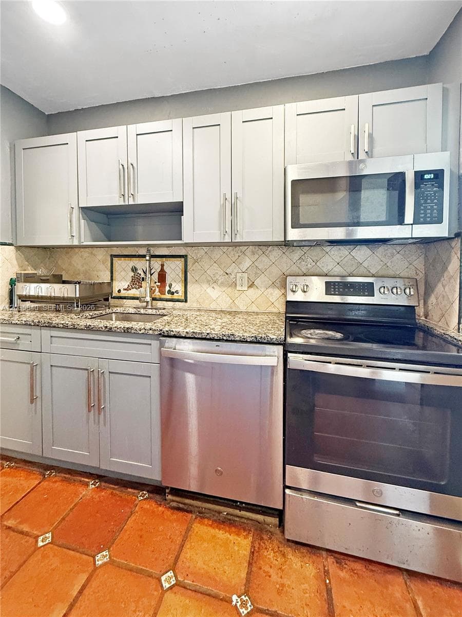 3390 SW 75th Ave B photo 7