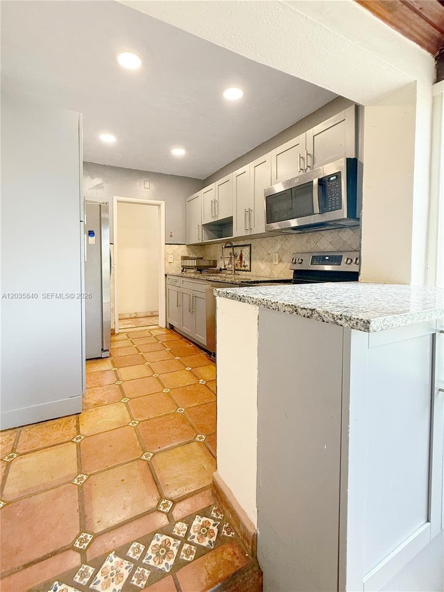 3390 SW 75th Ave B photo 5