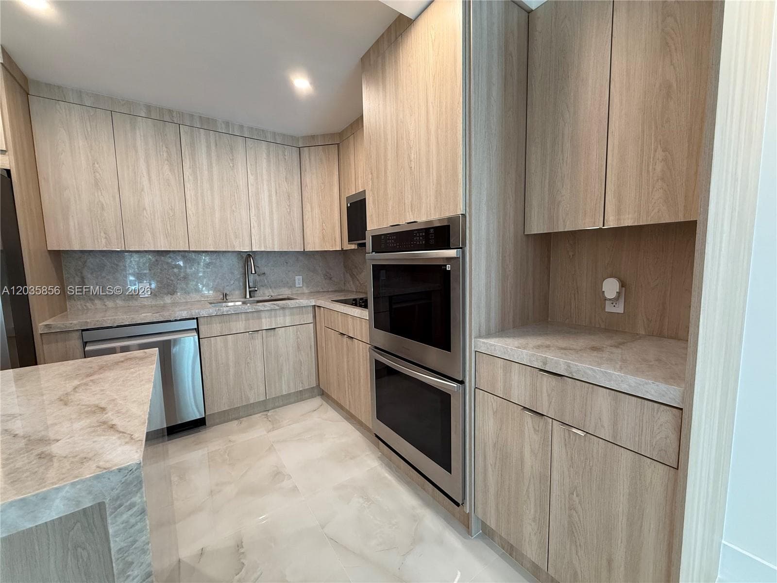 19390 Collins Ave 224 photo 6