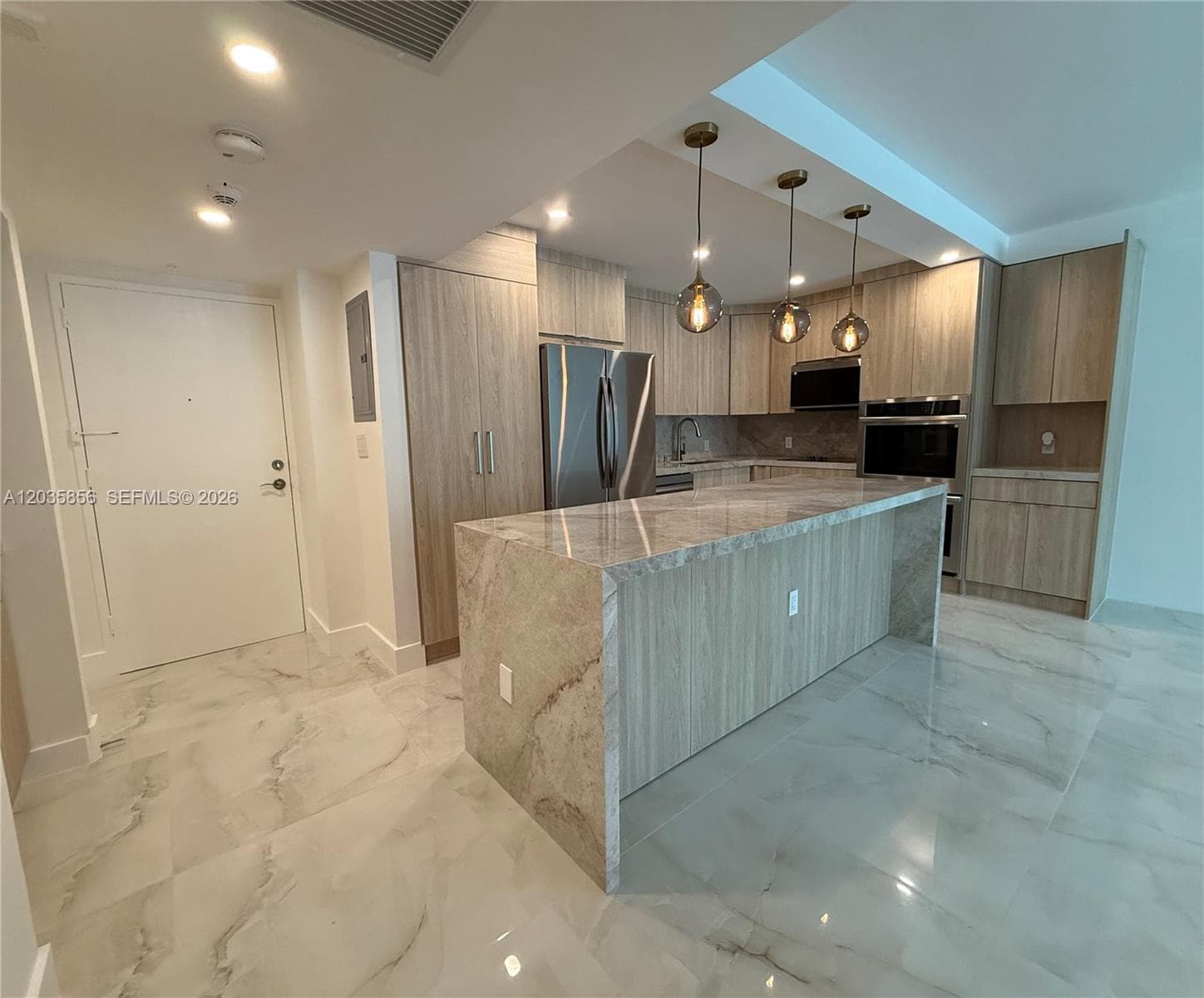19390 Collins Ave 224 photo 3