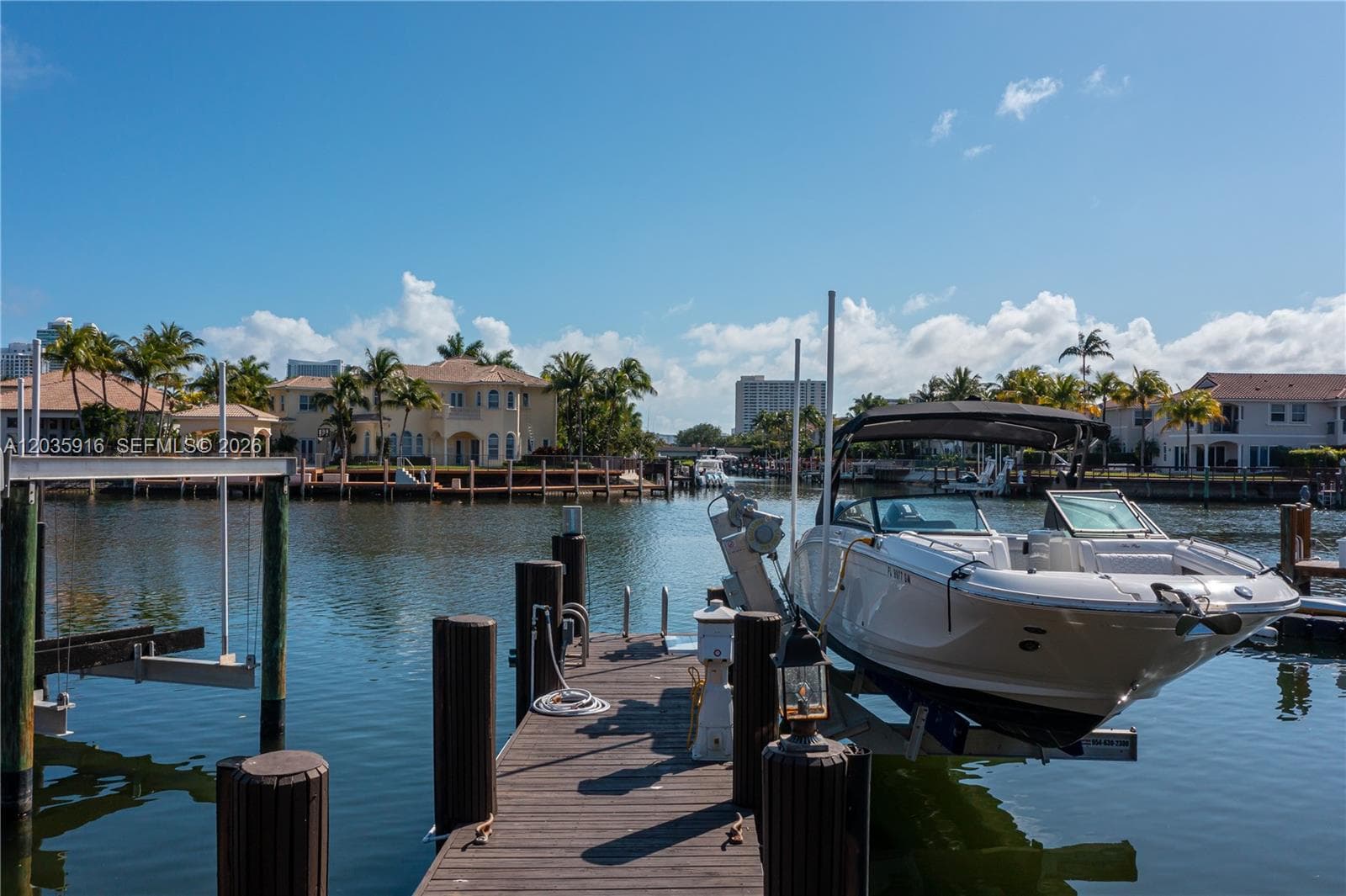 954 Sanibel Dr 954 photo 2
