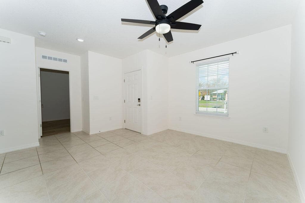 138 SW Carter Avenue photo 22