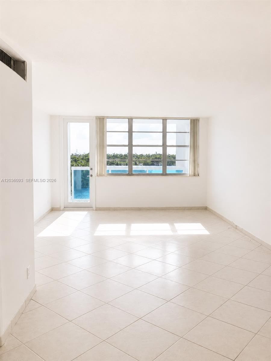 6770 Indian Creek Dr 7P photo 2
