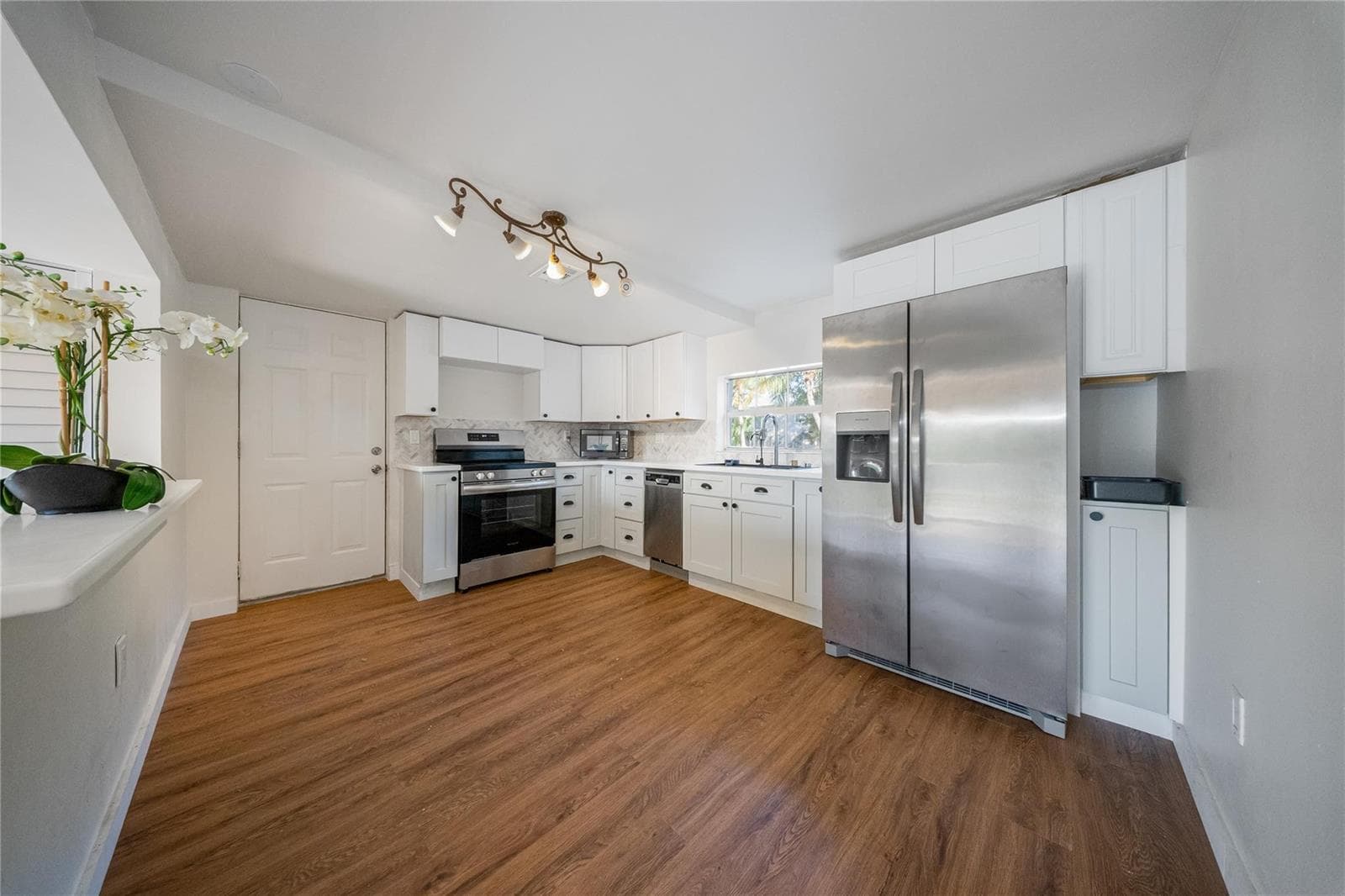 133 Valois Boulevard photo 12