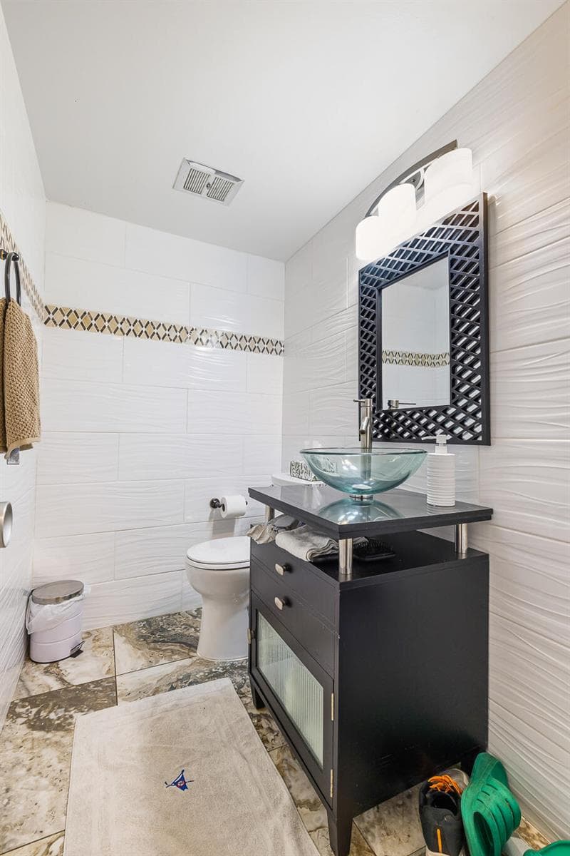 1319 E Hillsboro Boulevard 208 photo 19