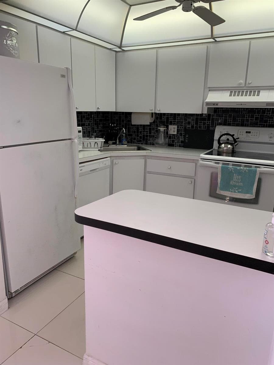 101 Briny Avenue 806 photo 10