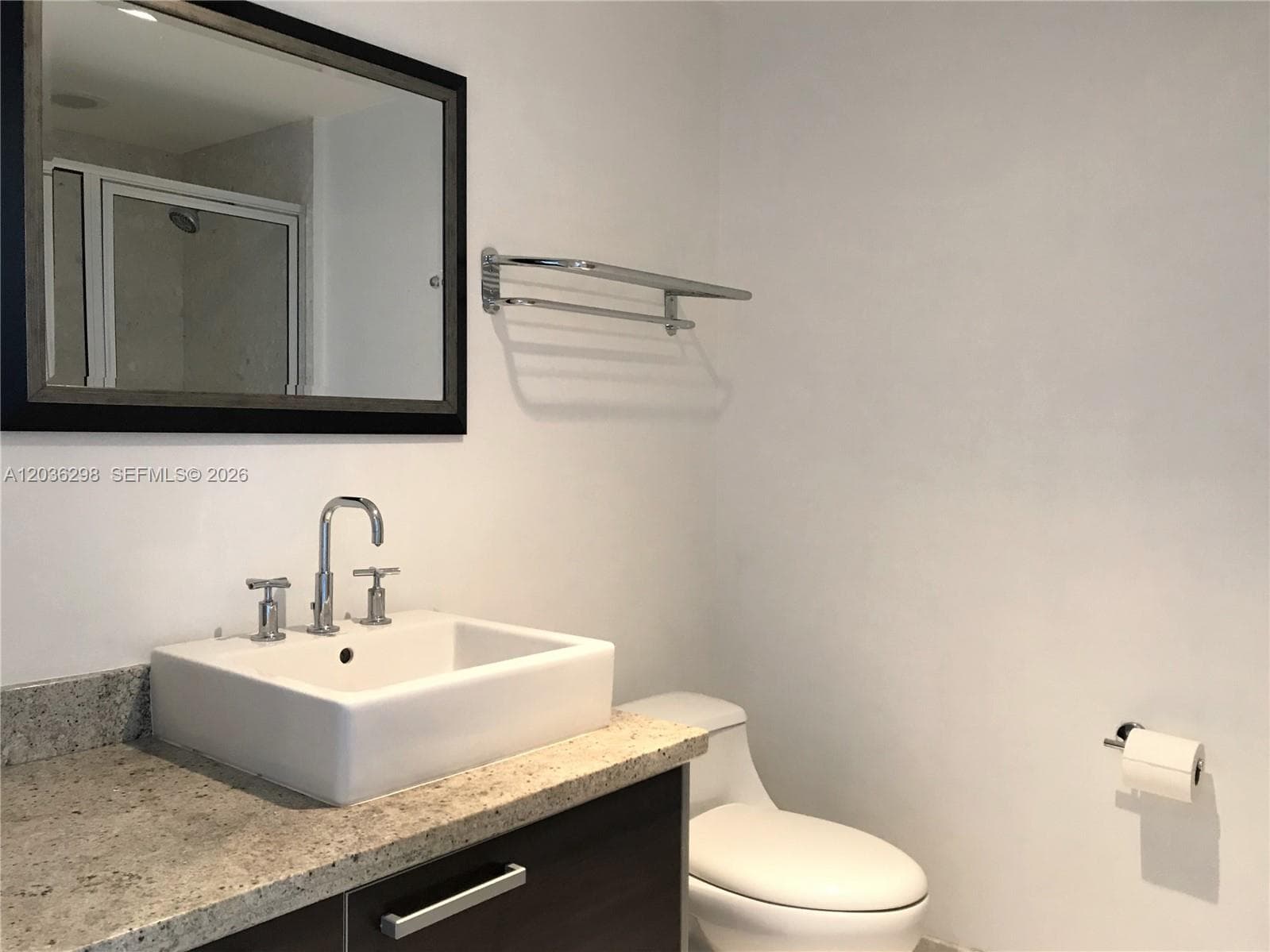 185 SW 7th St 3806 photo 5