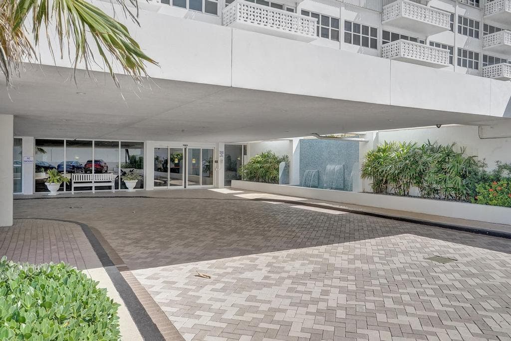4010 Galt Ocean Drive 310 photo 9