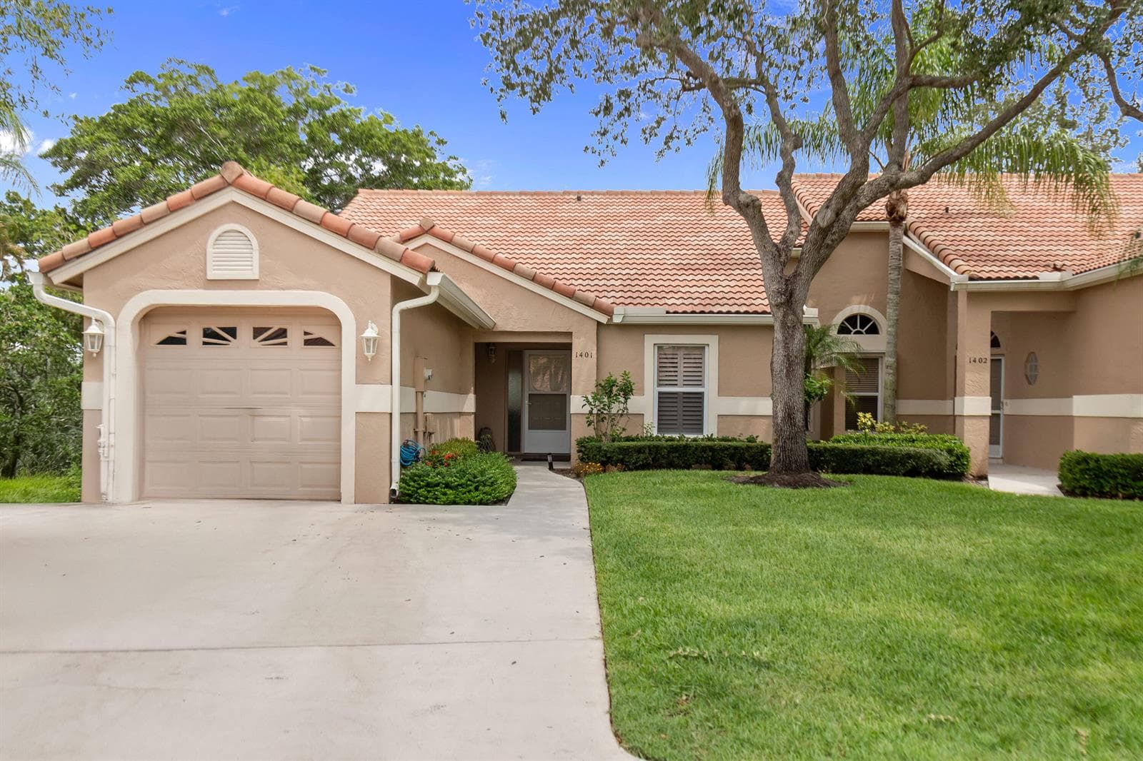 1401 Mahogany Place photo 2