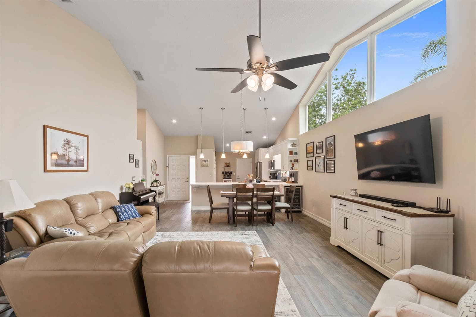 1401 Mahogany Place photo 7