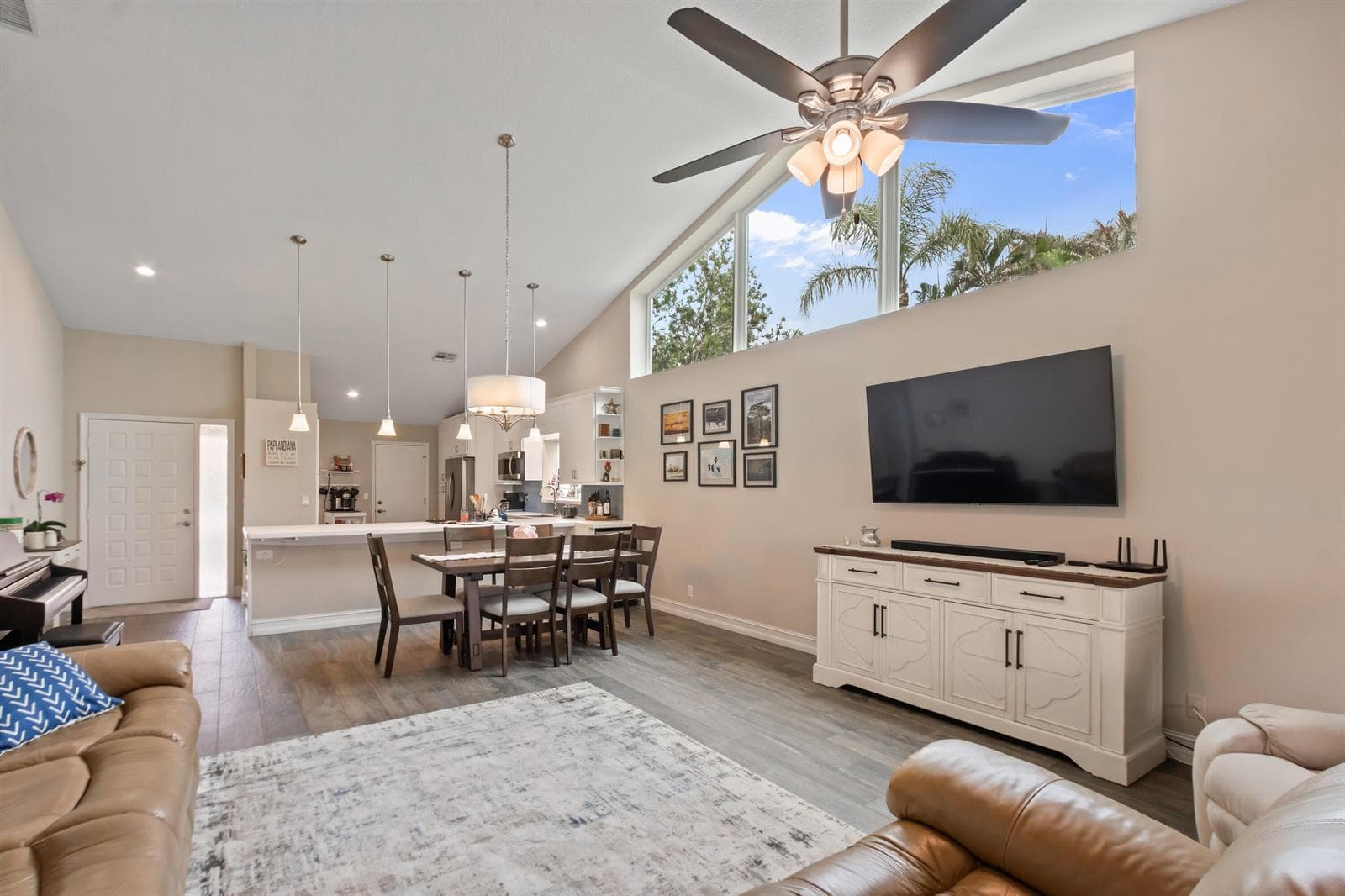 1401 Mahogany Place photo 4