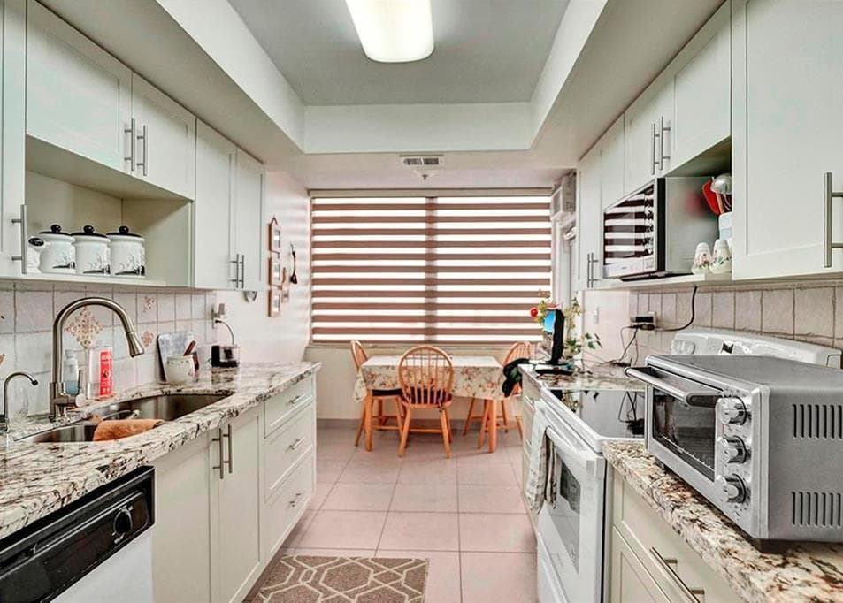 18031 Biscayne Boulevard 1004 photo 2
