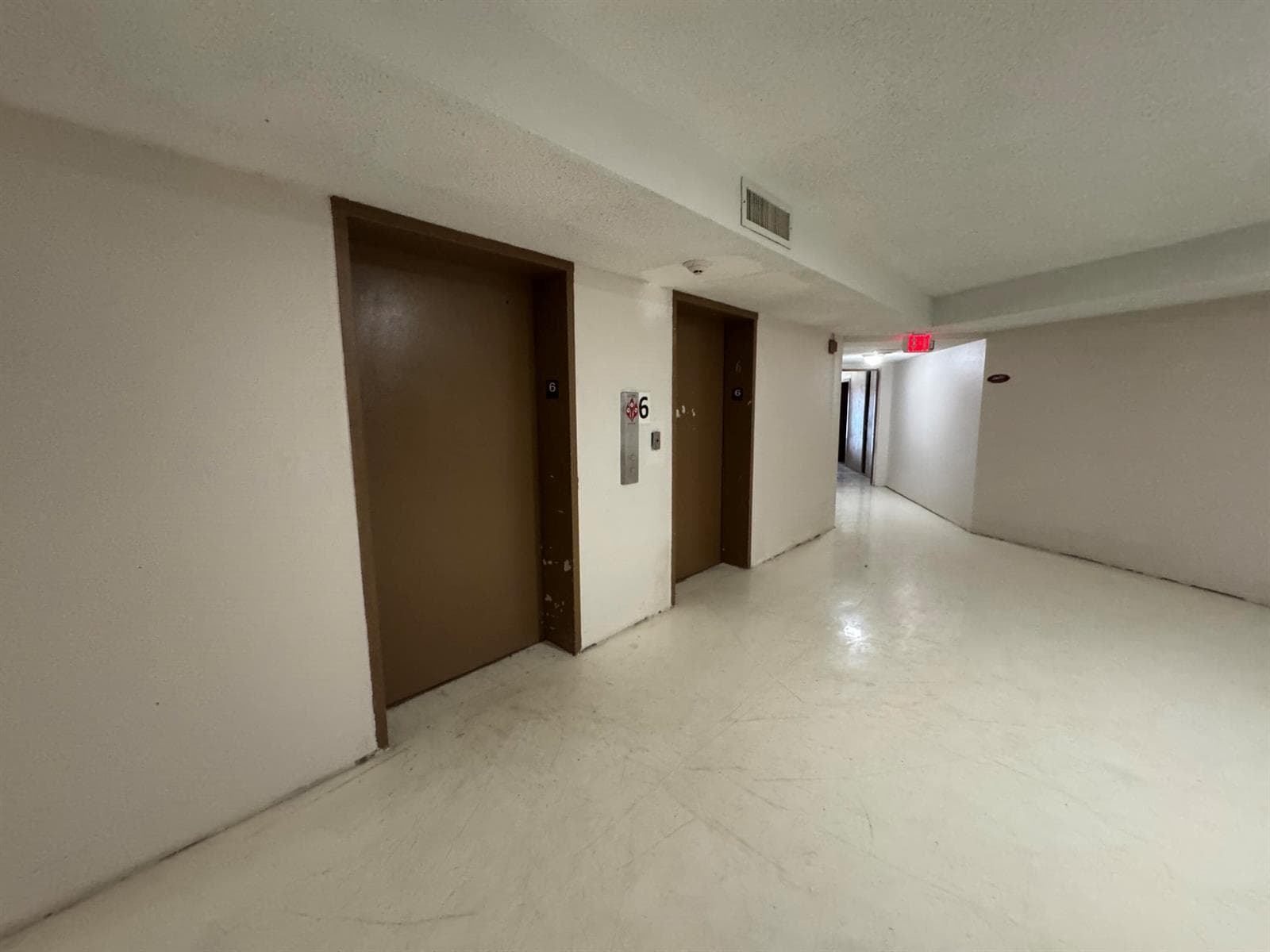 2025 NE 164th Street 601 photo 3
