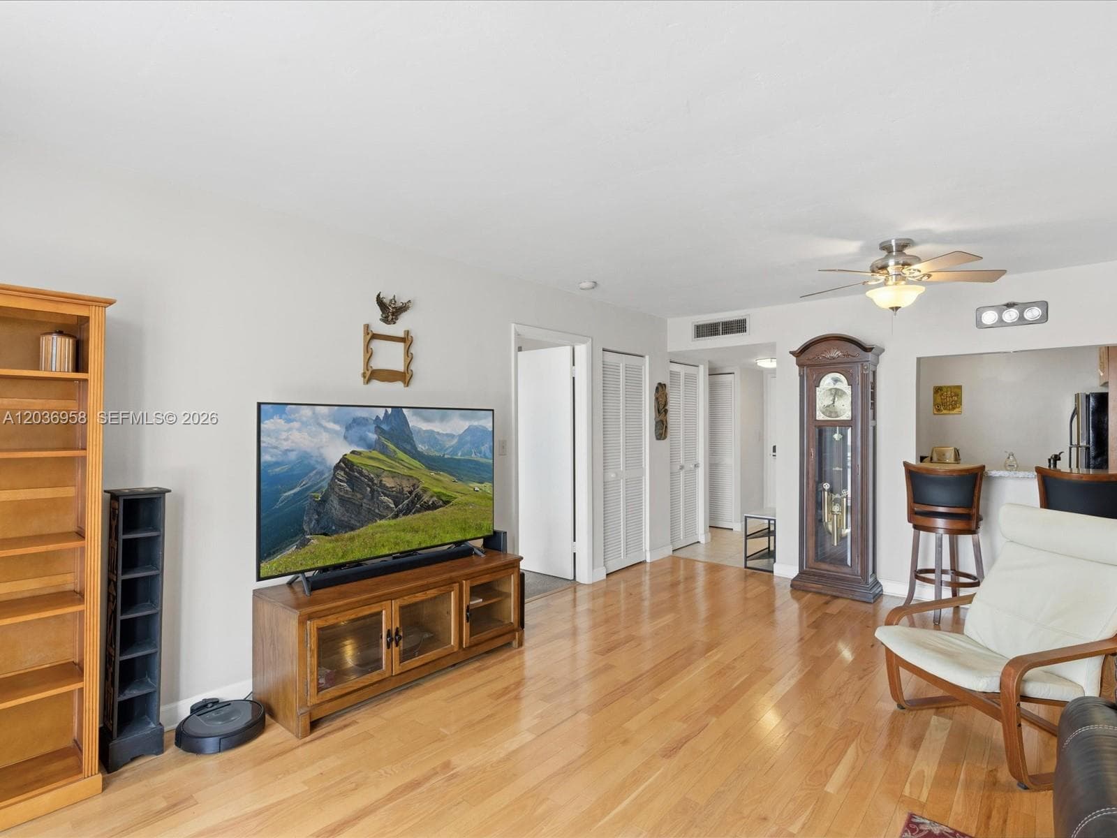 3588 Collins Ave 504 photo 9