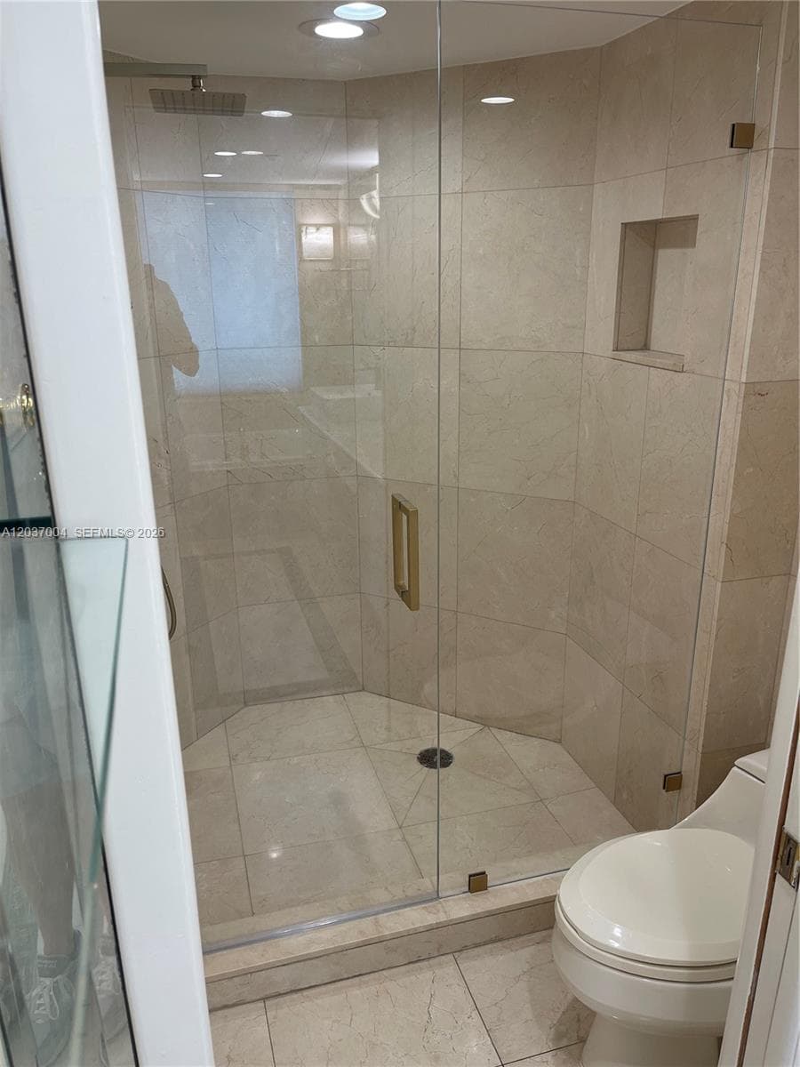 5025 Collins Ave 601 photo 17