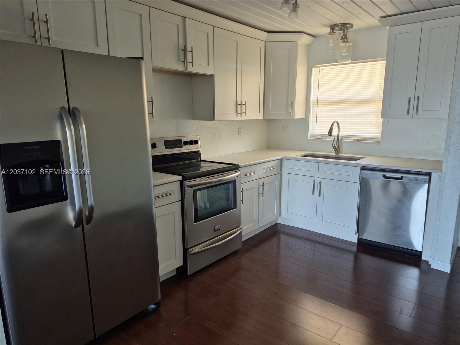 1617 SE 15th St 605 photo 3
