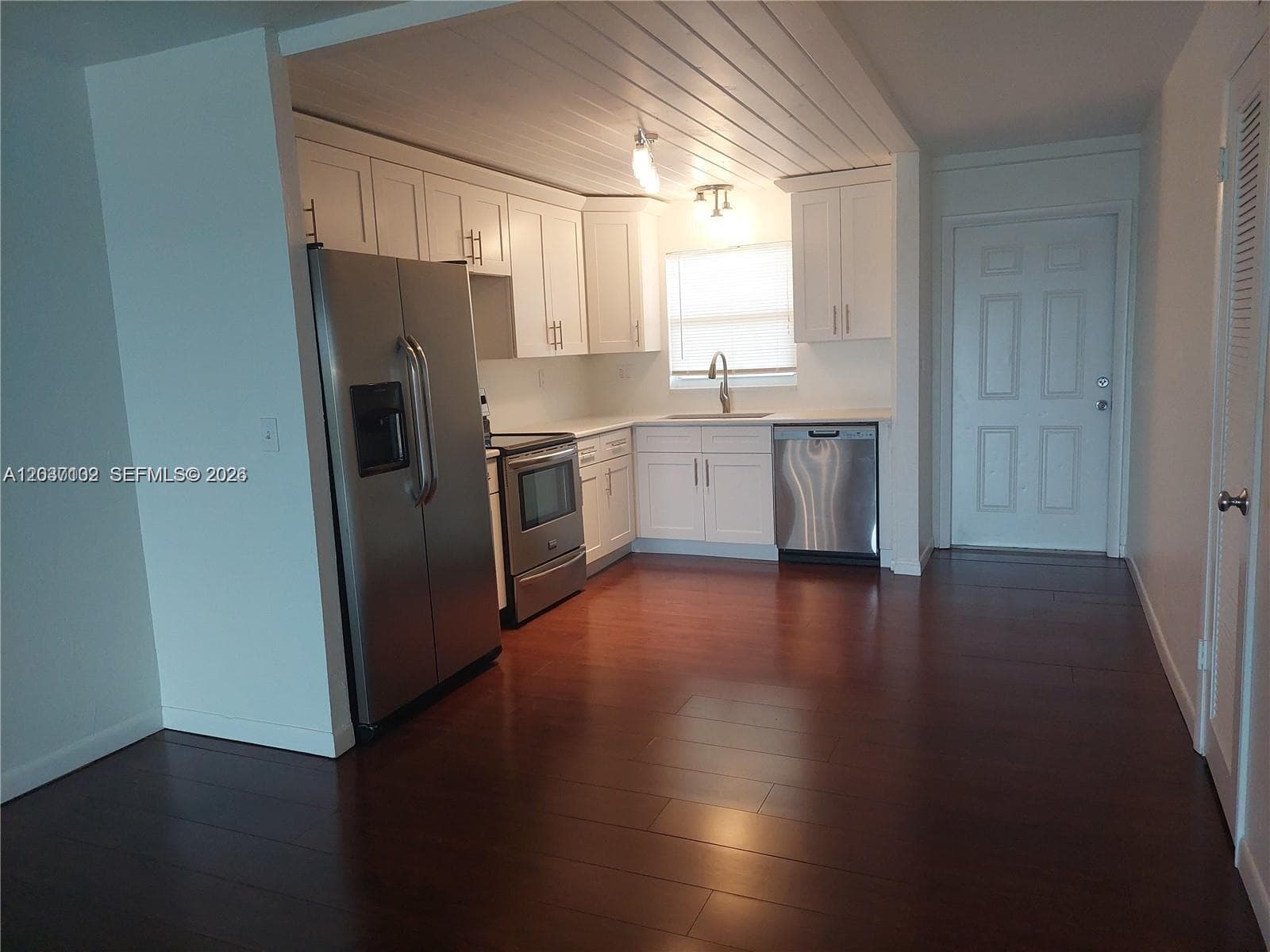 1617 SE 15th St 605 photo 5