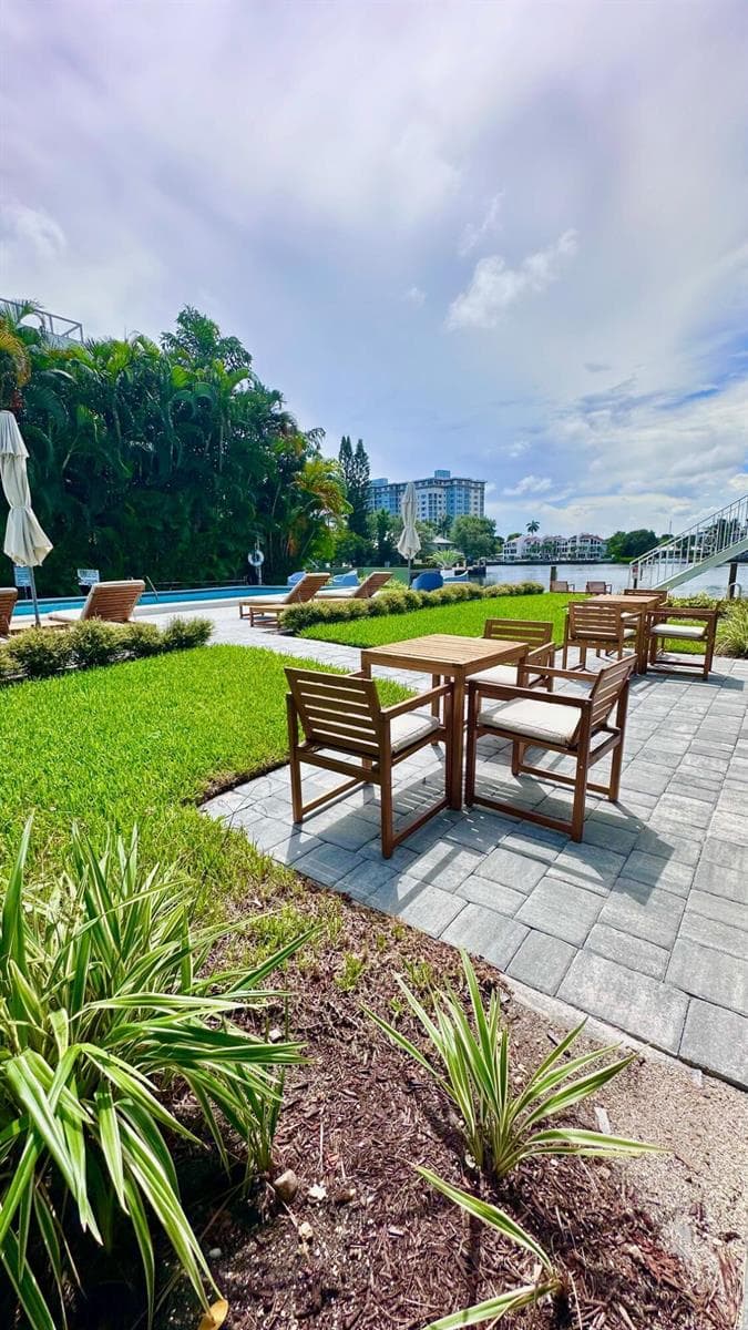 414 Seasage Drive 0030 photo 8