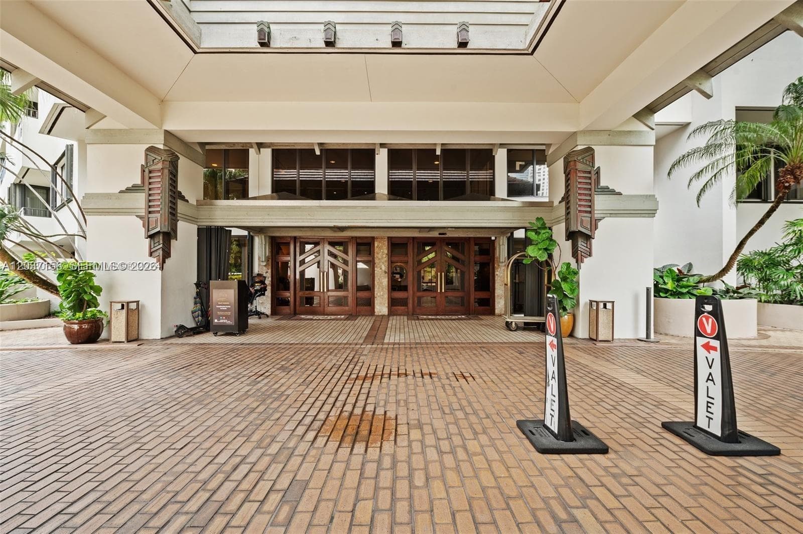 520 Brickell Key Dr A1005 photo 3