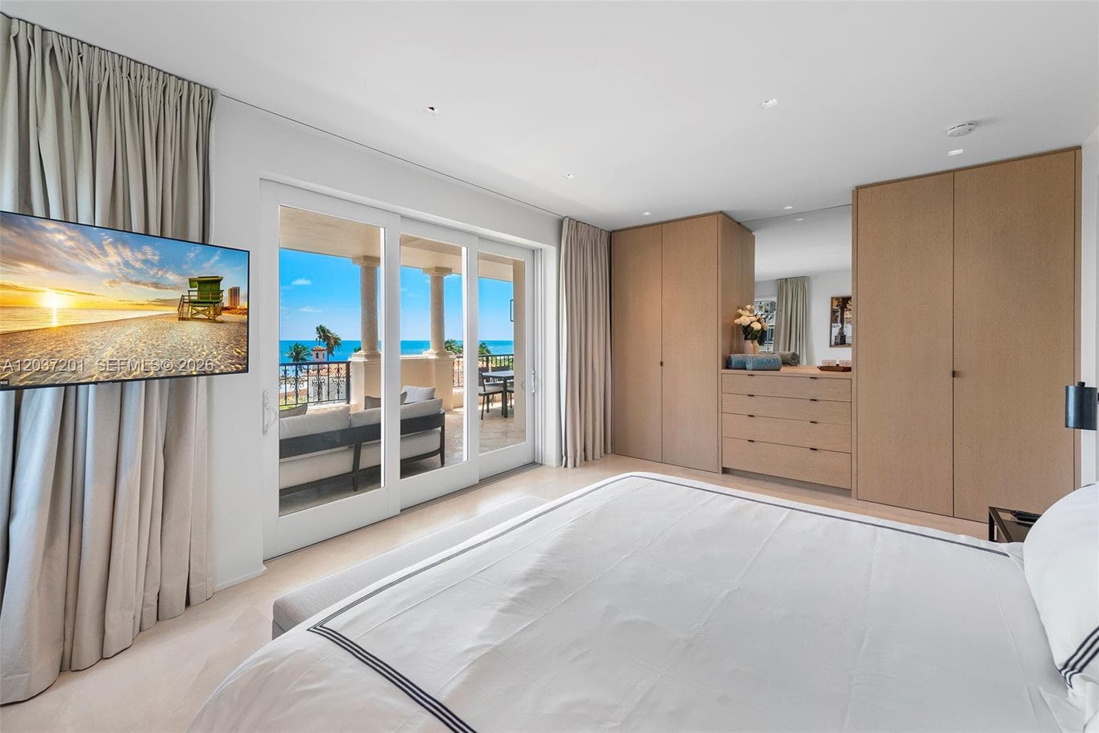 19242 Fisher Island Dr 19242 photo 13